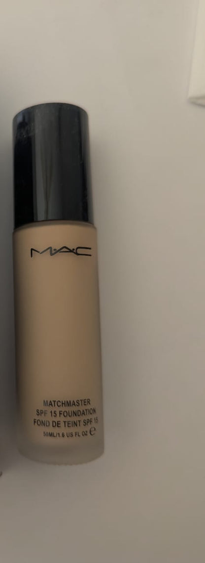 MAC Matchmaster SPF 15 Foundation NC15 – Natural Matte Finish, Medium Buildable Coverage, Oil-Free, Long-Wearing, Shade-Adapting Technology (50mL)